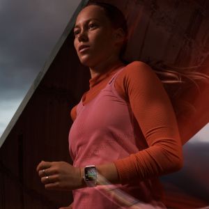 Apple Watch Series 9 GPS 45mm Pembe Alüminyum Kasa ve Uçuk Pembe Spor Kordon Akıllı Saat